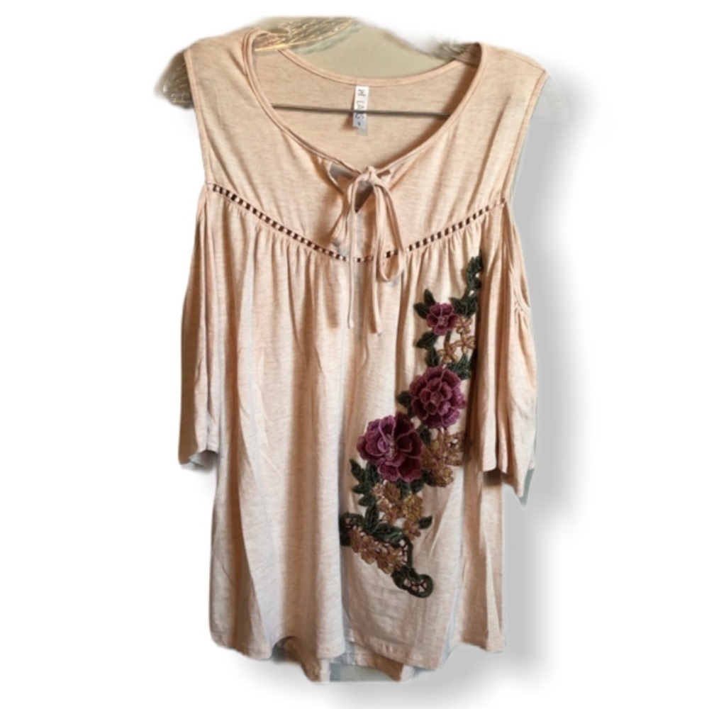 Lapis Peach Cold Shoulder‎ Floral Embroidered Top